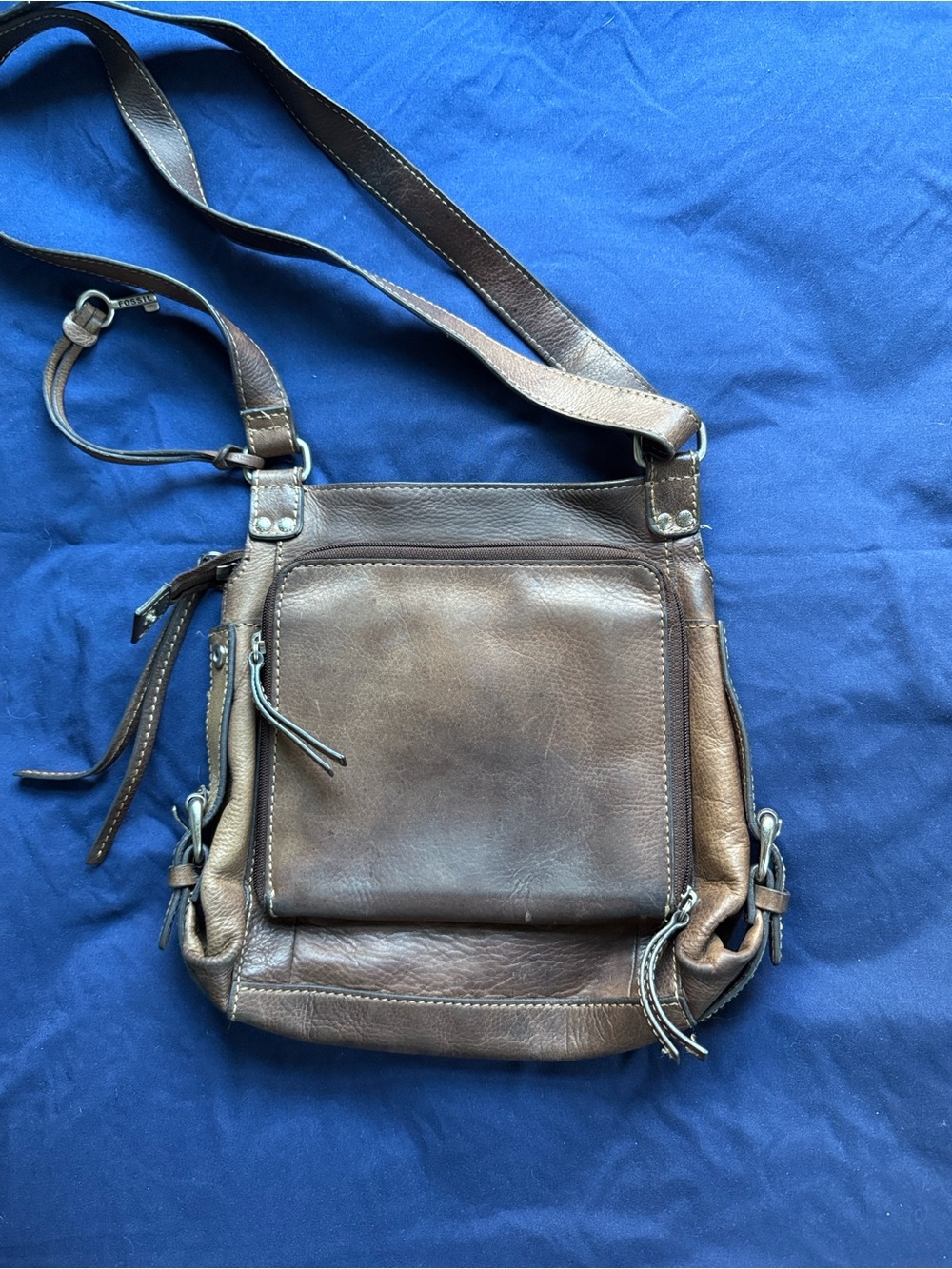 Fossil Brown Leather Crossbody Bag Multi Pocket Buckle Sides Key Charm - Picture 3 of 8